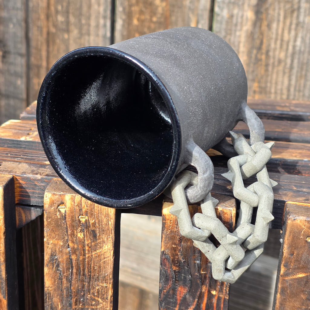 Dark chain mug