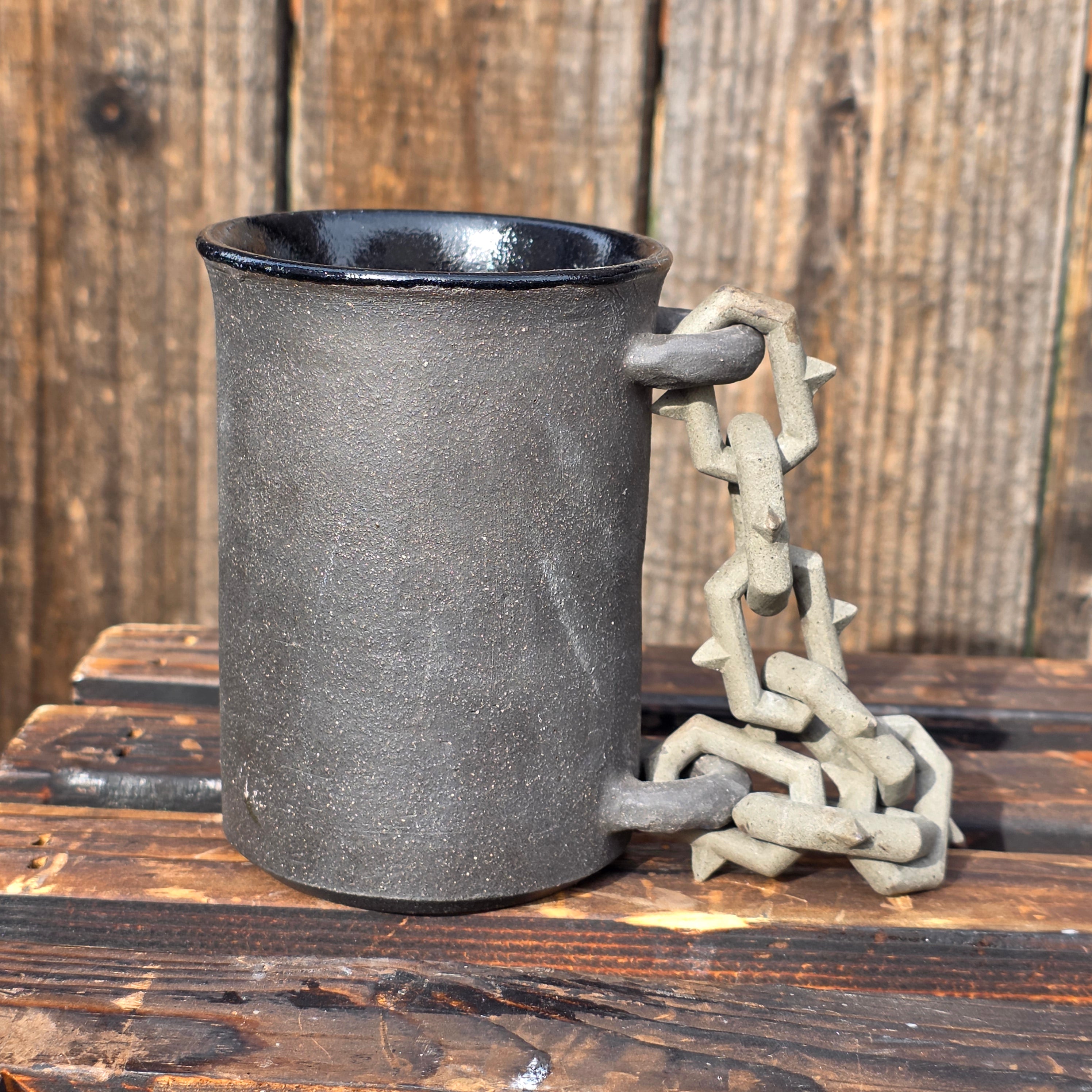 Dark chain mug